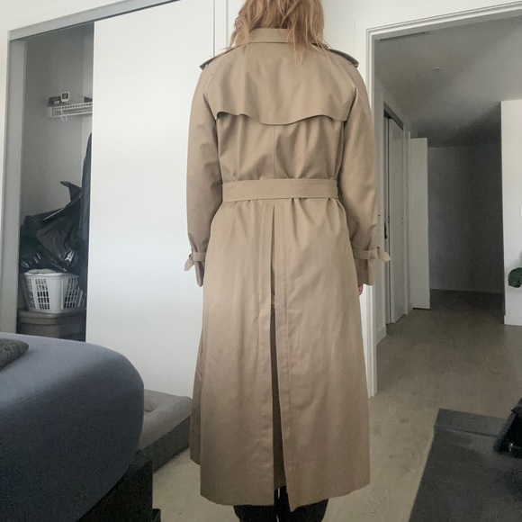 Classic Burberry Double Breasted Trench Coat - Picture 7 of 9